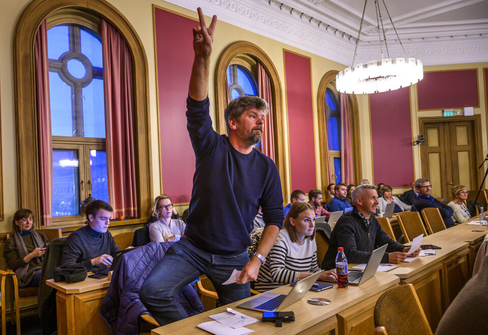 PROVOSERT: Ståle Sørensen spratt resolutt opp fra tredje benkerad og krevde svar på tiltale etter Haanings frontalangrep.