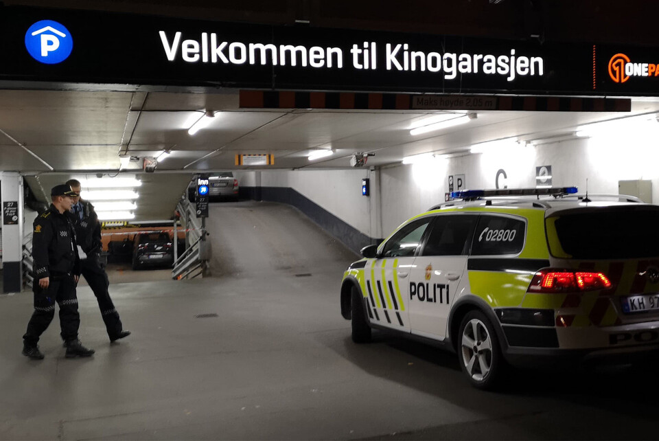 Mann knivdrept i parkeringsgarasje i Drammen sentrum