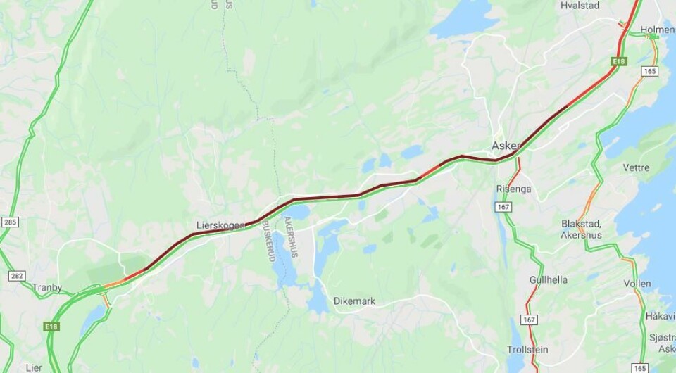 Også på togstasjonene mellom hovedstaden og Drammen, har det vært meldinger om bevæpnet politi som har et oppsyn med de togreisende.