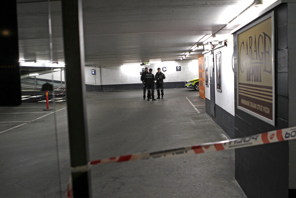 Mann knivdrept i parkeringsgarasje i Drammen sentrum