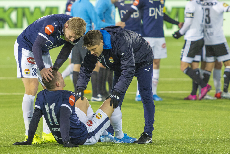 FIKK TRØST: Kristoffer Tokstad gjorde en meget god kamp, og fortvilte over manglende uttelling etter poengdeling.