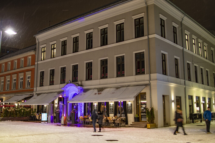 BYENS BESTE BELIGGENHET? Med tre etasjoner på øvre del av Bragernes Torg er det neppe noen som kan skilte med bedre fasiliteter i Drammen sentrum. BYENS BESTE BELIGGENHET? Med tre etasjoner på øvre del av Bragernes Torg er det neppe noen som kan skilte med bedre fasiliteter i Drammen sentrum.