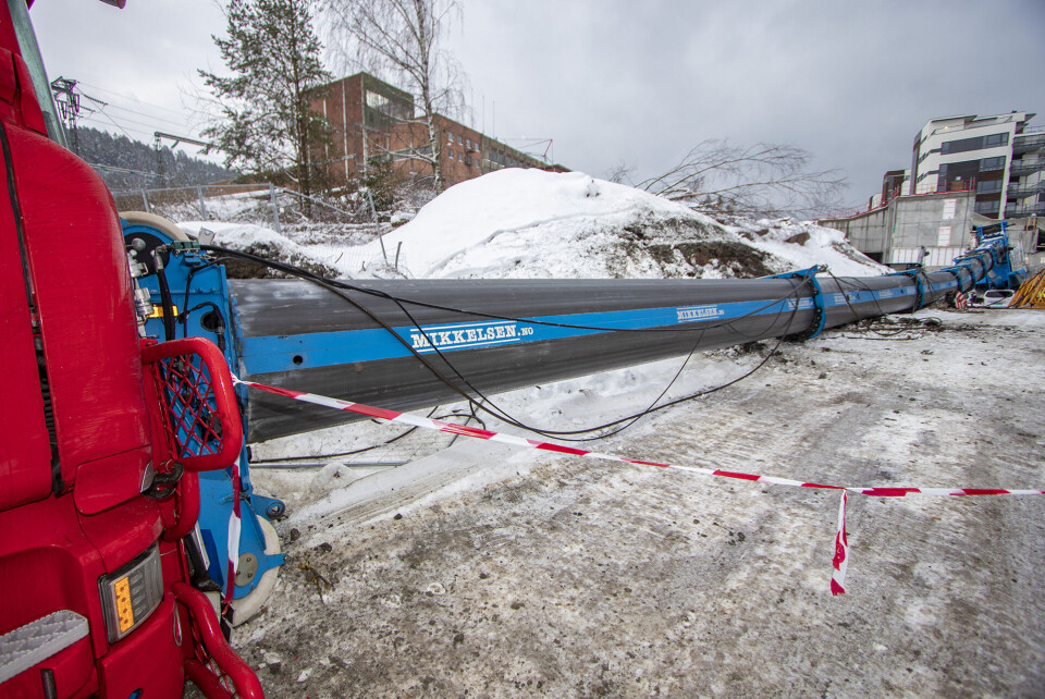 NESTEN SMADRET: Lastebilen unnslapp med en skrell i fronten.