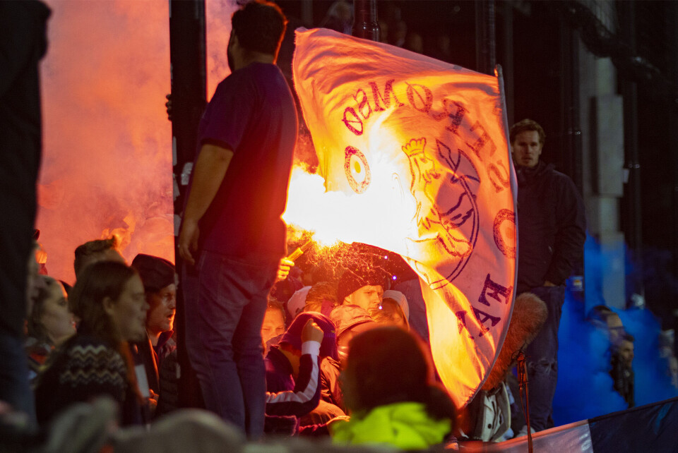 TRIBUNEKULTUR: Her under årets «ælv classico».LES OGSÅ: Godsetunionen: Ja til bluss og pyro på tribunen
