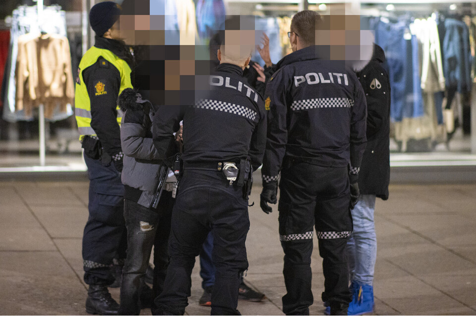 KRANGLET MED POLITIET: Flere av partene skal ha blitt bortvist fra sentrum, ukjent av hvilken årsak.