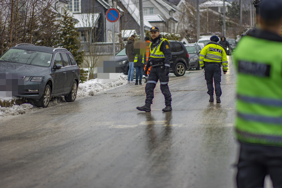 GLASERT: Flere biler kolliderte i Verven på Rundtom. Også politiet hadde sitt svare strev med fremkommeligheten.