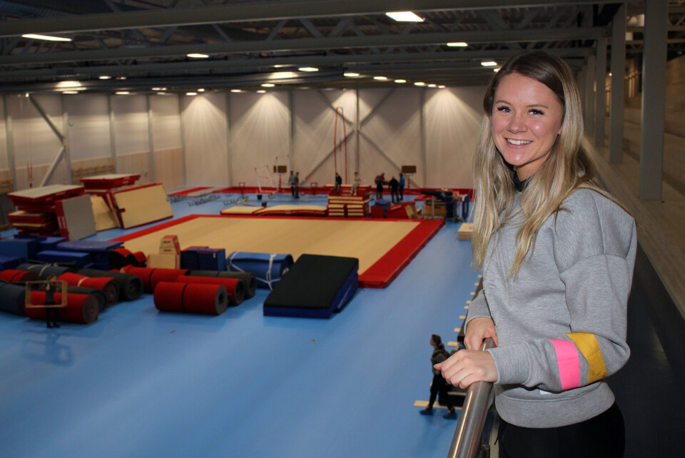 KLAR TIL BRUK: Kristine Loe Kvam (24) er leder for den nye hallen, og har brukt helgen på innflytting sammen med turnforeningen.