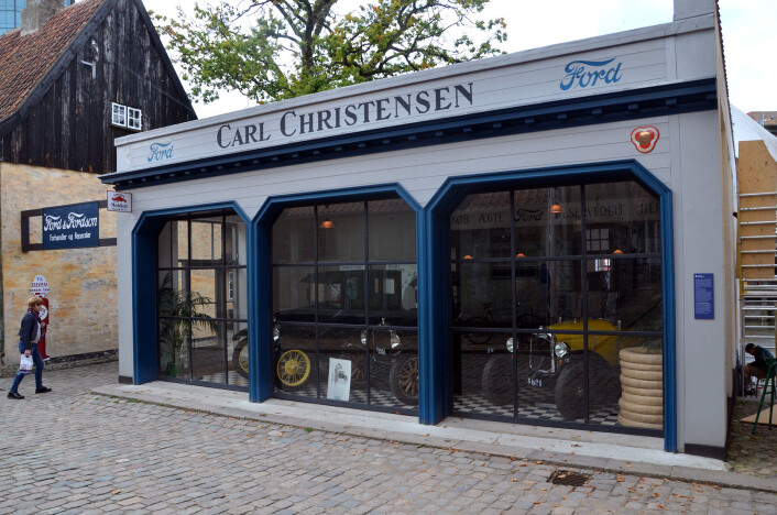 Det var rett og slett en fantastisk vandring gjennom vår nære historie, levendegjort i all hovedsak av pensjonister, som med stor innlevelse tolket sine respektive roller! Det var rett og slett en fantastisk vandring gjennom vår nære historie, levendegjort i all hovedsak av pensjonister, som med stor innlevelse tolket sine respektive roller!