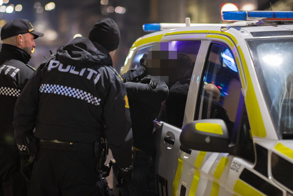 VANSKELIG: Politiet måtte bruke makt for å få kontroll på en lite samarbeidsvillig, ung mann.