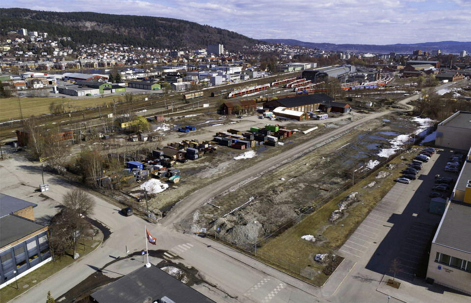 I forbindelse med InterCity og planlegging av jernbanen har Bane NOR og Drammen ulike syn og ønsker, noe som ble synlig blant annet i trasevalg og spørsmålet rundt bybrua i Drammen. Men aktørene som legger brikkene snakker sammen, om enn med litt forskjellig språk og ståsted. Og alle lovlig vedtatte planer gjelder kun inntil det fattes nye lovlige vedtatte planer.