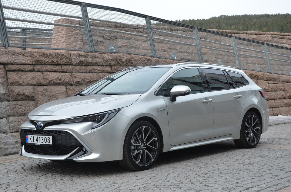 Hybrid er fortsatt synonymt med Toyota, mer og mindre.