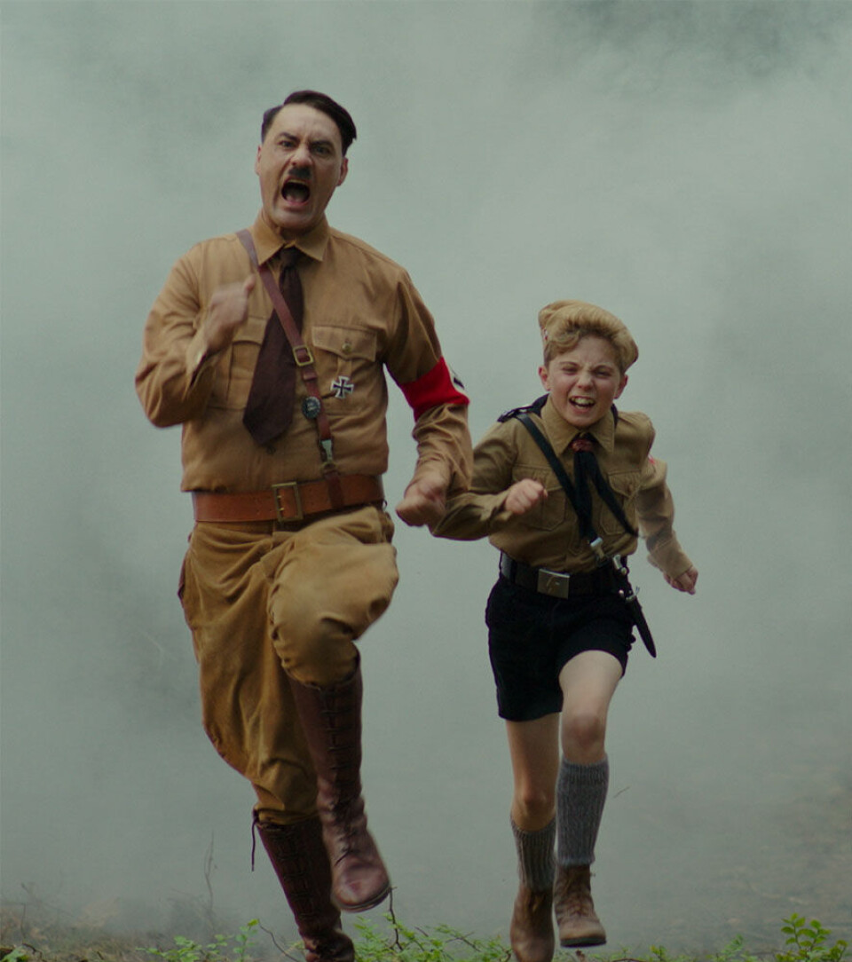 LØP FOR LIVET: Jojo og Adolf må søke dekning