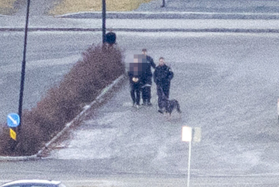 TATT: Her på parkeringsplassen ved Vestfossen skole ble mannen anholdt.