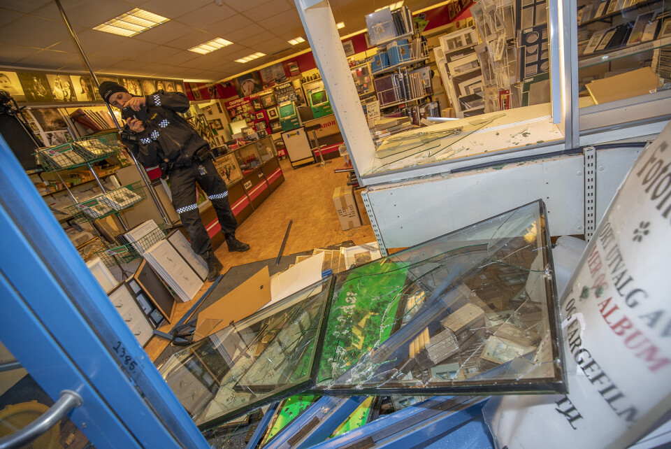Tok feil av gass og brems - raserte butikkfasade