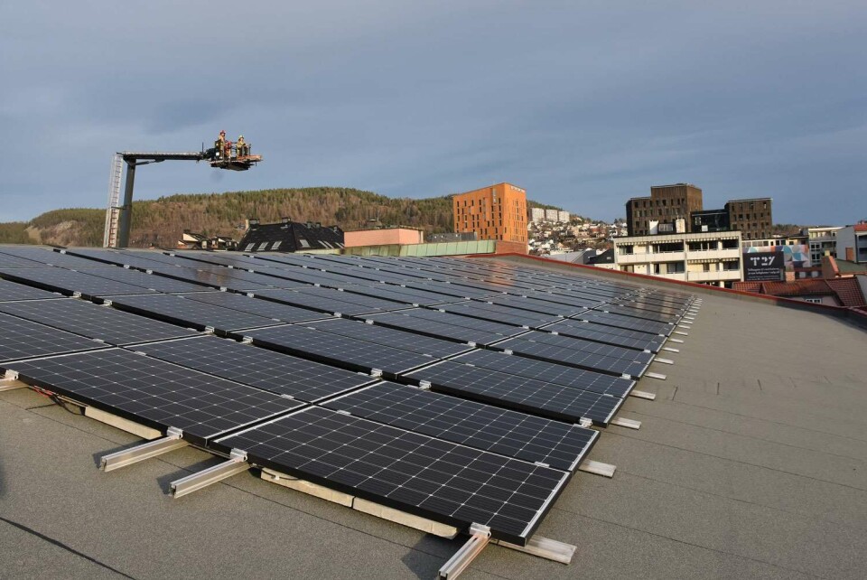 Brannstasjonen produserer egen strøm med solenergi