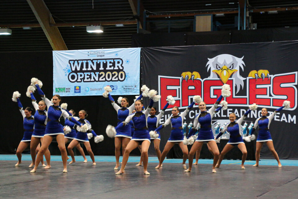TOK SØLV: Sirens Cheerdance klubb stilte med tre konkurrerende lag og tre oppvisningslag. Begge klubbens Elite-lag tok hjem sølv fra Winter Open.
