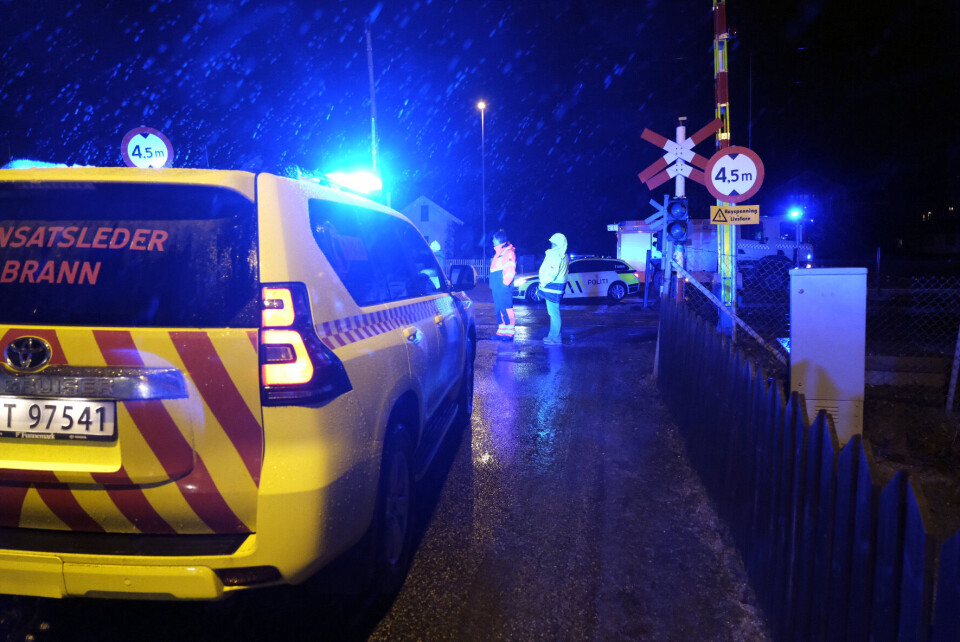 Bil påkjørt av Bergenstoget: Mann i 30-åra mistet livet