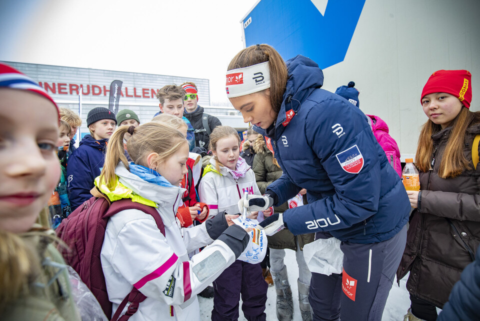POPULÆR: Stavås Skistad tok seg tid til å skrive autografer for hjemmefansen på Konnerud tross finale-flopp.