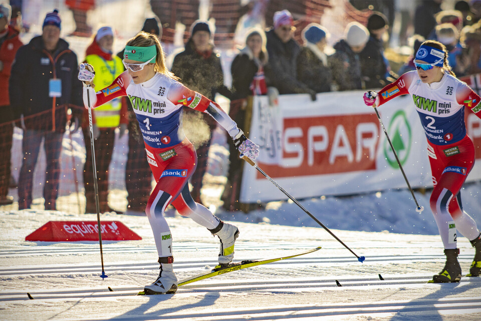 JOHAUG I TET: Her med Flugstad Østberg bak seg på første runde.