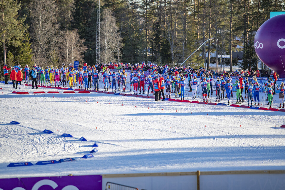 TOMT: Her på stadion på Konnerud ligger det ved disse tider vanligvis et fjell av kunstsnø som skal benyttes til skisprinten. Nå ligger det kun en tynn såle med tilkjørt snø etter NM.