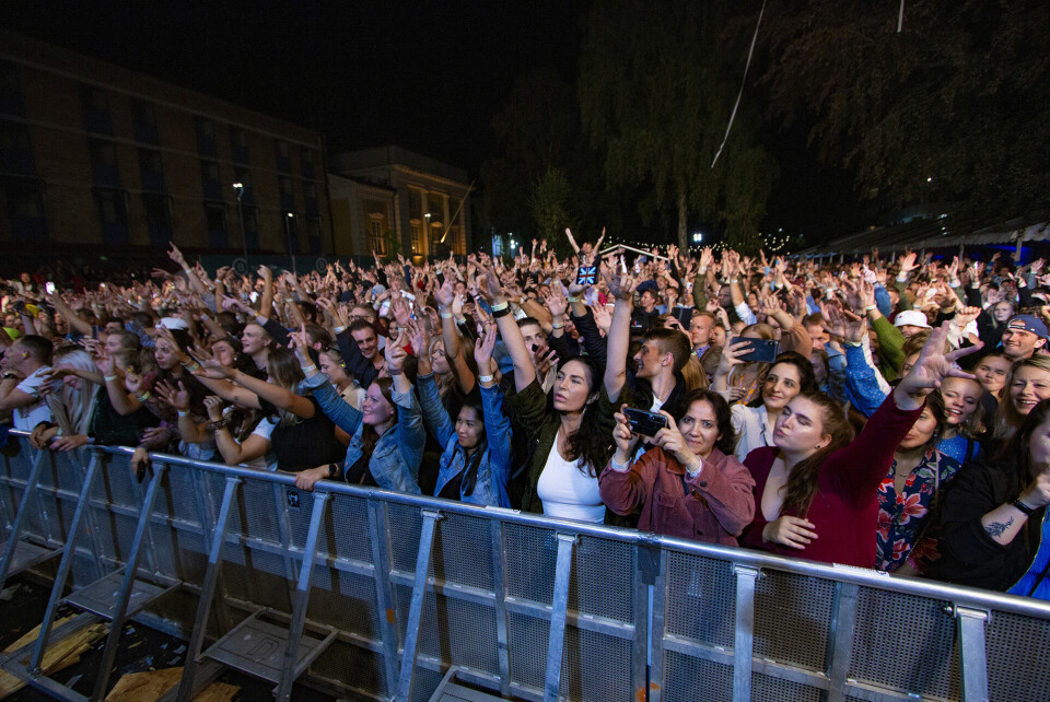 GAMLE KIRKEPLASS: Her fra Elvefestivalen i fjor. (ARKIVFOTO: ALEXANDER JANSEN / DRM24)