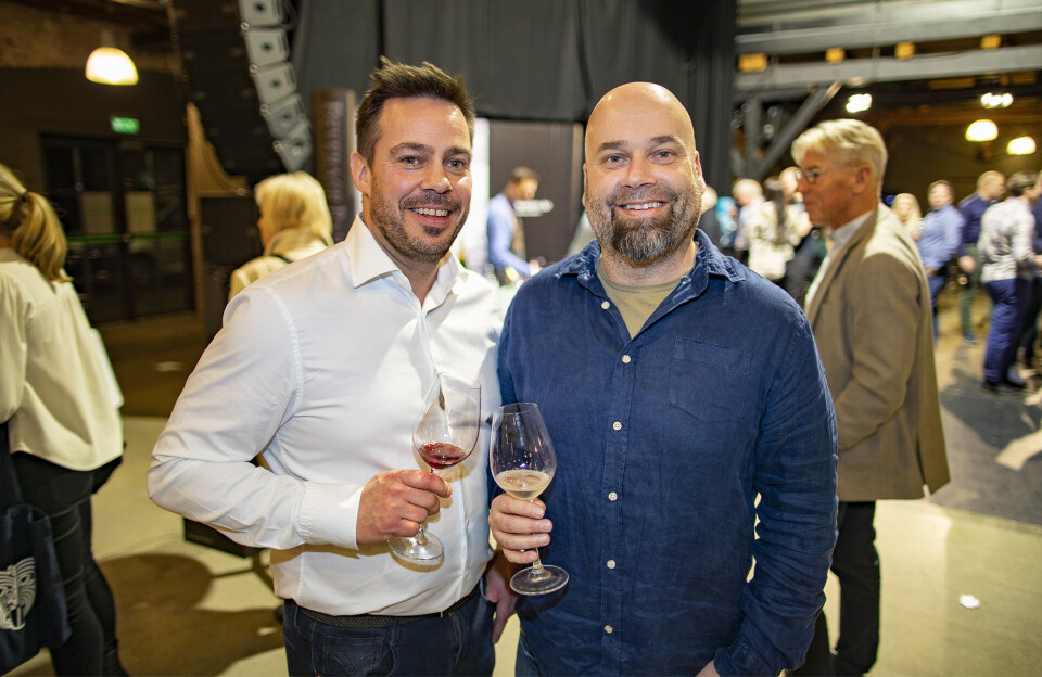 FORNØYDE ARRANGØR-BRØDRE: Brødrene Andersen, henholdsvis Henning og Eirik, kunne fortelle om god stemning, godt besøk mye spennende på stand.