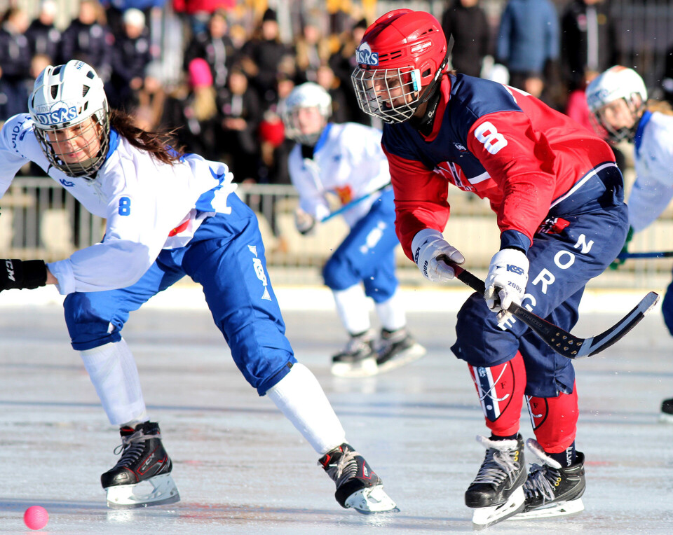 Helle Berntsen-Lillejord t.h. i kamp med Hanna Snell (Finland).