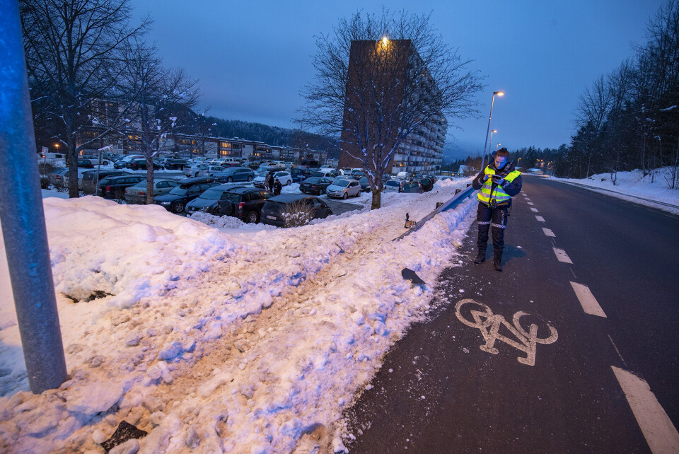 Mannen har fått beslaglagt førerkortet, og bilen måtte hentes av bergingsbil.