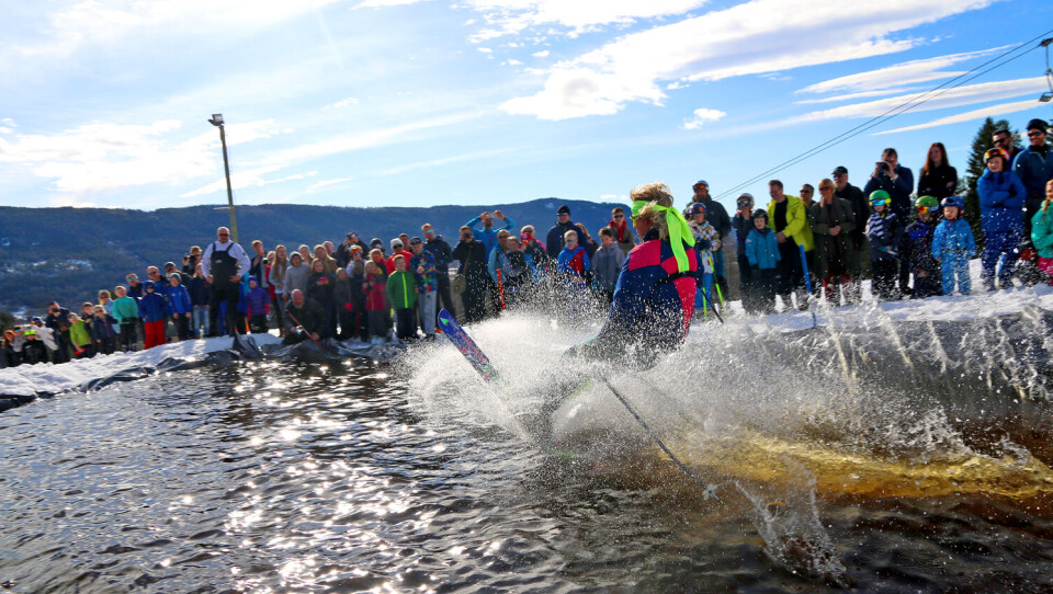 BLIR DET «SPLASHDOWN?» Den tradisjonrike folkefesten ved påsketider pleier å trekke mye folk. Foreløpig gjenstår det å se om anlegget kan holde åpent. (ARKIVFOTO: JOAKIM FJELDLI / DRM24)