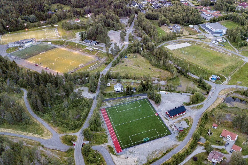 STORE ANLEGG LEGGES ØDE: Som for eksempel her på Konnerud har kommunene fire kunstgressbaner på samme område. Om corona-epidemien vedvarer, kan disse ble stengt lenge. (ARKIVFOTO: ALEXANDER JANSEN / DRM24)