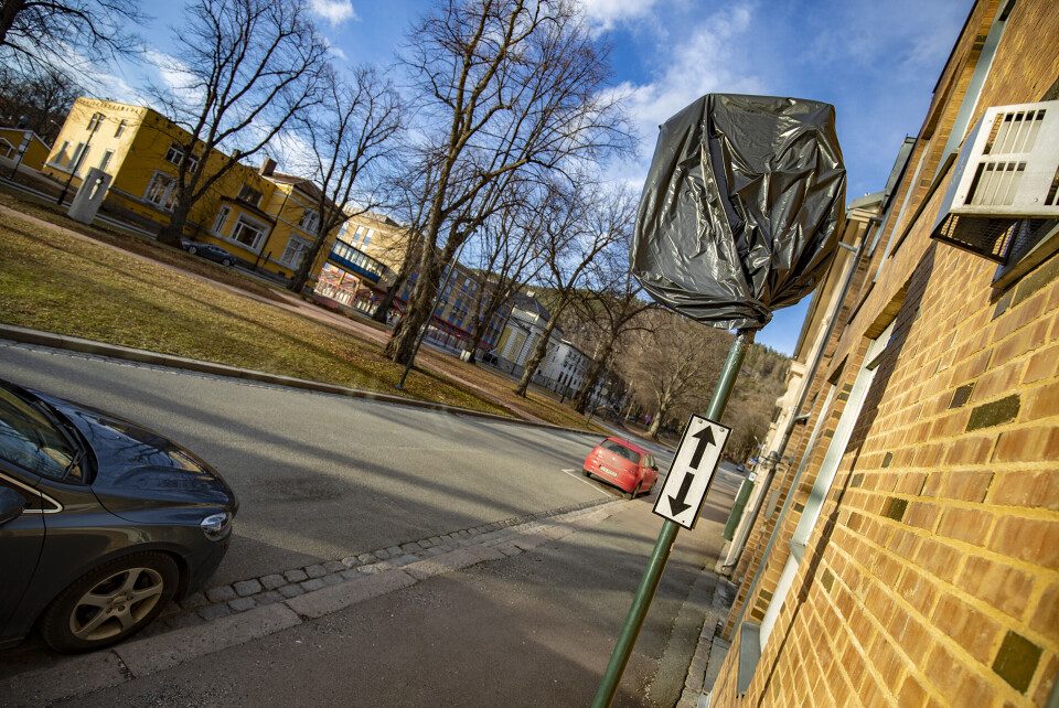 PLASTSEKK: Alle P-skilter er midlertidig fjernet.
