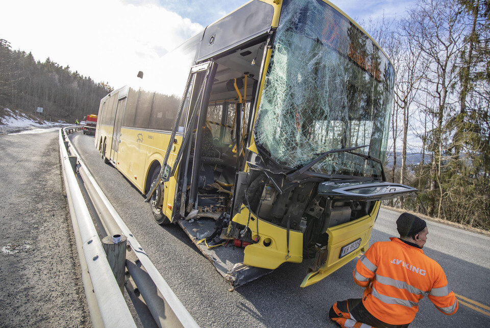 Bussen var på vei mot sentrum da hendelsen skjedde. Det var manuell dirigering retning sentrum i påvente av bilberging, men trafikken gikk forbi på stedet i begge retninger.
