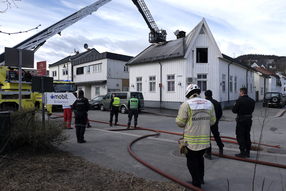 Bygård evakuert etter brann på Brakerøya