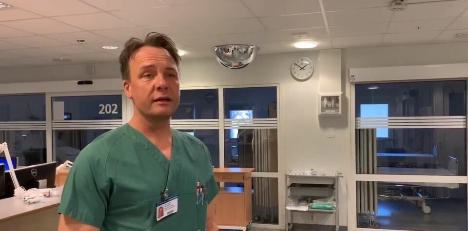 Her på det såkalte «covid-mottaket» har sykehuset etablert 12 plasser for mottak av corona-smittede pasienter.
