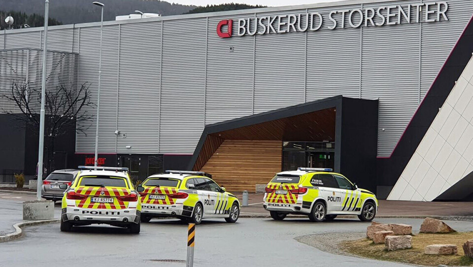Mann pågrepet i væpnet aksjon ved Buskerud Storsenter