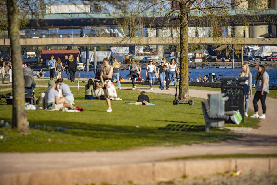 UTESERVERING: Fullt hus på Skutebrygga.
