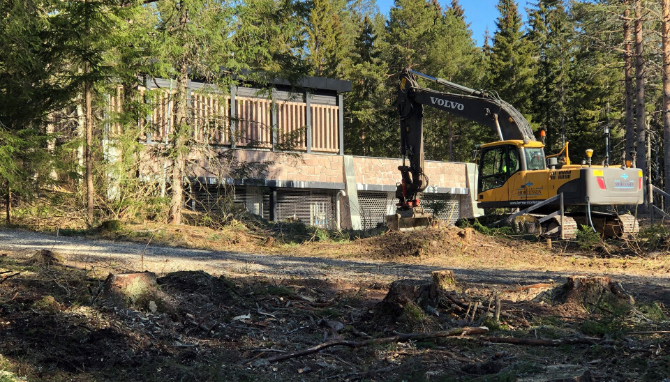 Varsler sprengningsarbeid for å legge ny rørledning i marka