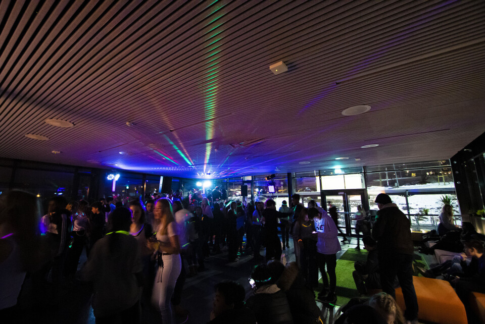 NEON: Ungdomsklubben i nye Arena Fjell er foreløpig stengt. (ARKIVFOTO: ALEXANDER JANSEN / DRM24)