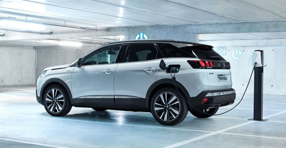 Peugeot-salget har skutt fart igjen etter at elbilen e208 og den ladbare hybriden 3008 (bildet) kom i salg.