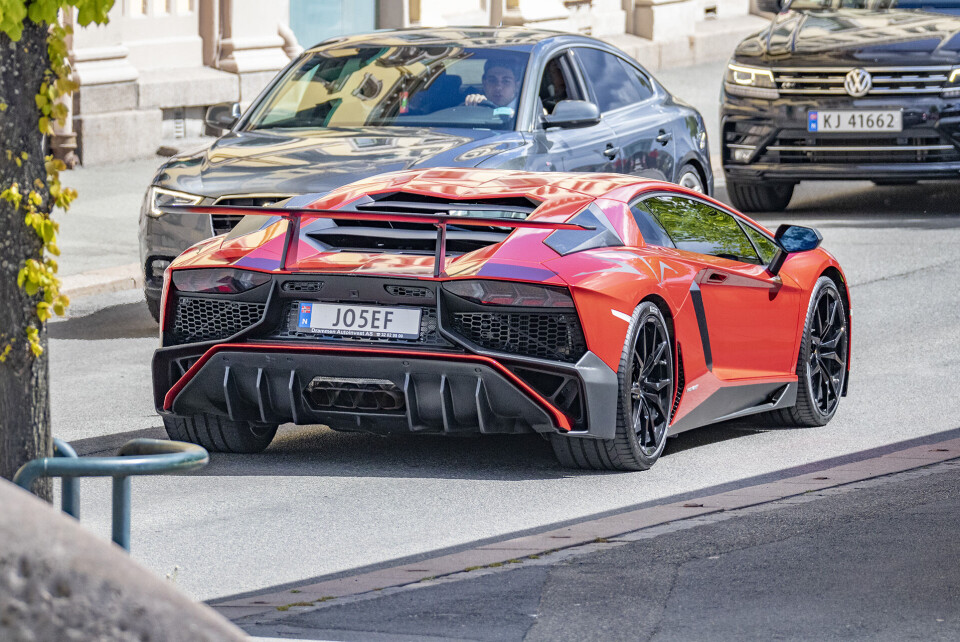 LAMBORGHINI: En del benyttet også anledningen til å vise frem stolthetene på fire hjul nasjonaldagen.