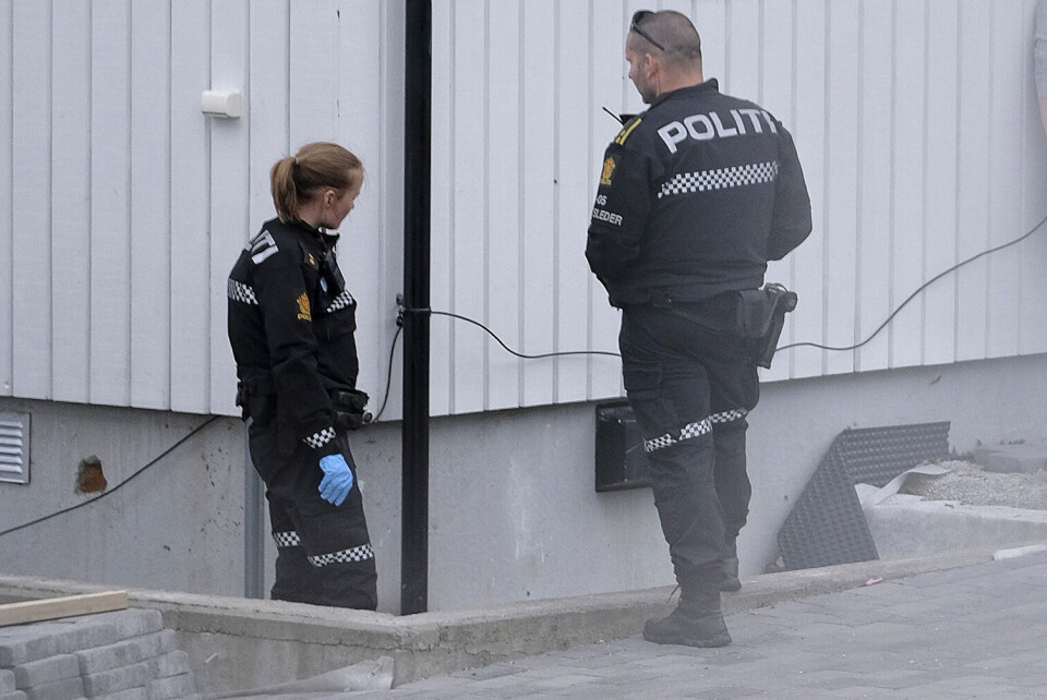 UNDERSØKELSER: Her foretar politiet undersøkelser på adressen.