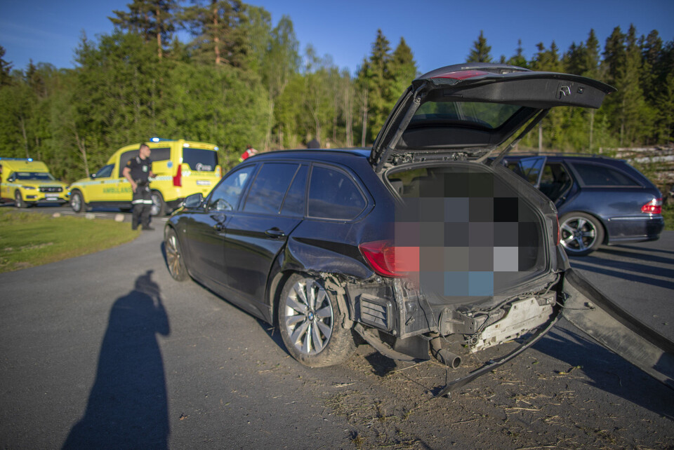 Ung kvinne til sykehus etter utforkjøring i høy fart