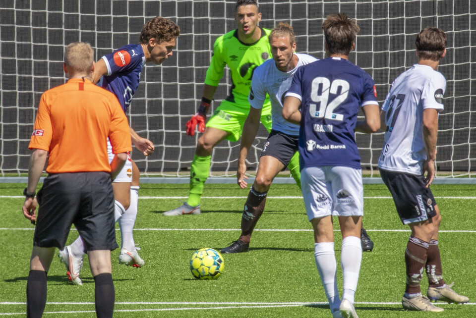 Strømsgodset ledet 1-0 til pause etter scoring av latviske Janis Ikaunieks, før Godset må sies å ha sluppet inn et unødvendig mål etter svakt spill av Morten Sætra da MIF reduserte til 1-1 ved Sondre Liseth i starten av 2. omgang.