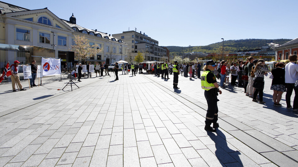 DRAMMEN: Fra tidligere markering og motmarkering på Strømsø Torg.