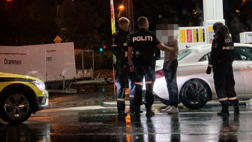 Pågrepet for kjøring i narkorus uten førerkort
