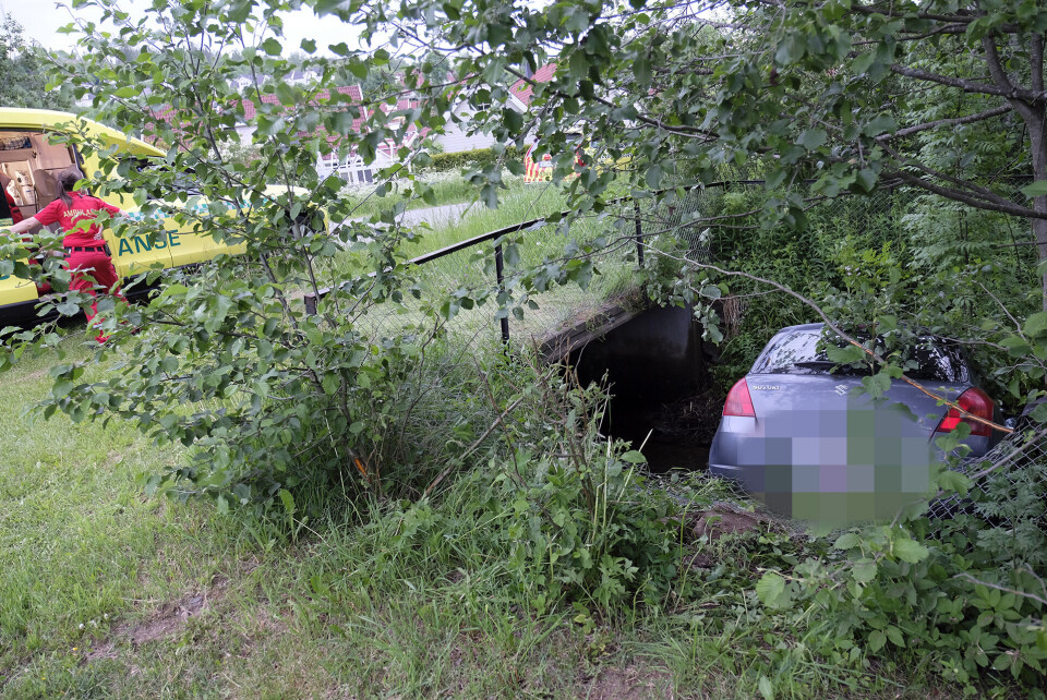 Her havnet bilen - begge ombord fratatt lappen for fyllekjøring