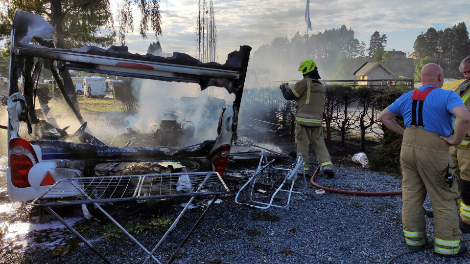 Campingvogn utbrent etter voldsom brann