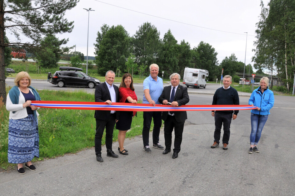 Tidligere på dagen hadde Statens Vegvesen sammen med entreprenøren Marthinsen og Duvholt og konsulenten Rambøll en egen markering av at E134 Mjøndalen - Langebru ble ferdig nesten et halvt år før tiden. (FOTO: STATENS VEGVESEN)