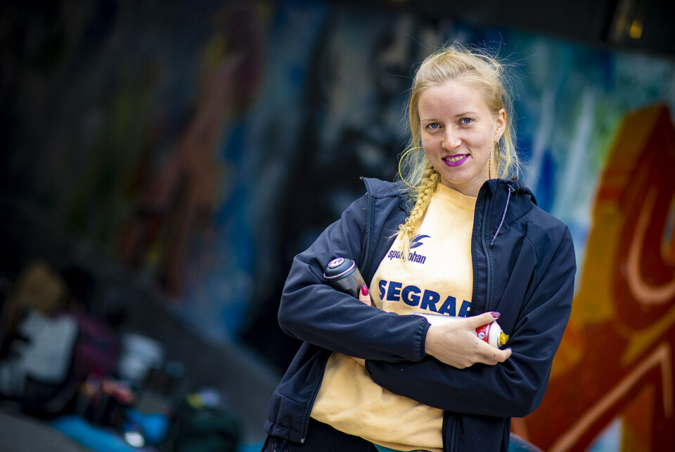 Tirsdag fullførte hun en todagersjobb i Drammen, nærmere bestemte i jernbaneundergangen på Strømsø. Det nye opplegget har kommet i stand under Ugangprosjektet, tilrettelagt av byens graffitimentor Eric Ness Christiansen.