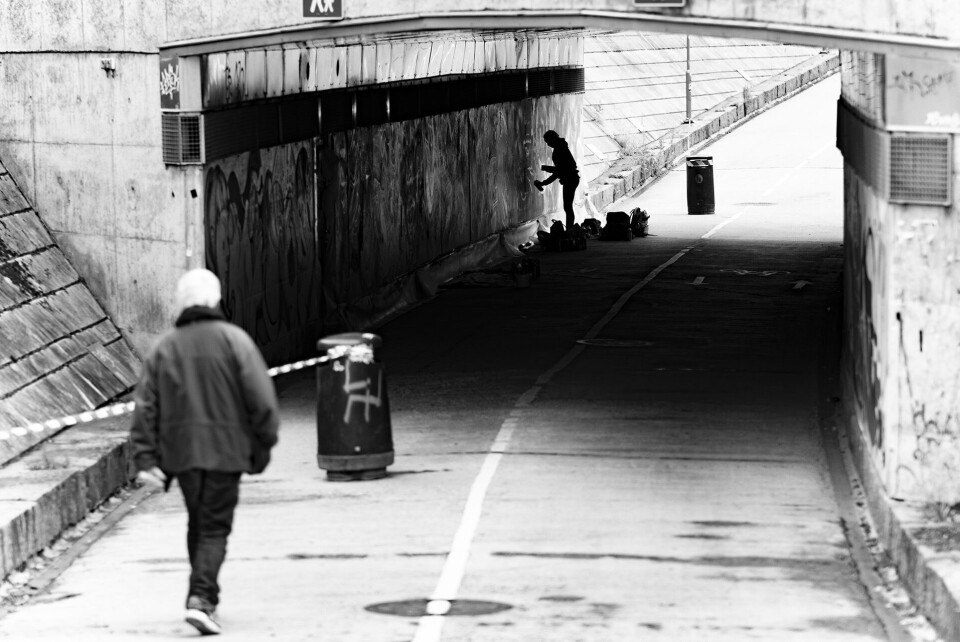 UGANG: Byens graffitiprosjekt lever videre. På motsatt side av undergangen er det lokale kunstnere som står for utførelsen, og er fortsatt ikke helt i mål.